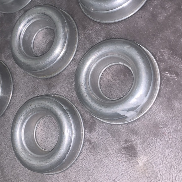 0611 8CT Vintage Aluminum Donut Molds - Picture 4 of 5